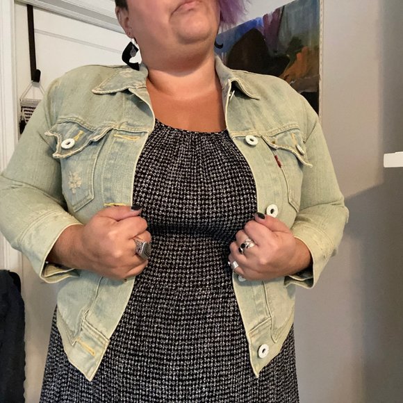 Levi's Light Wash Distressed Denim Crop Jacket - Picture 2 of 8